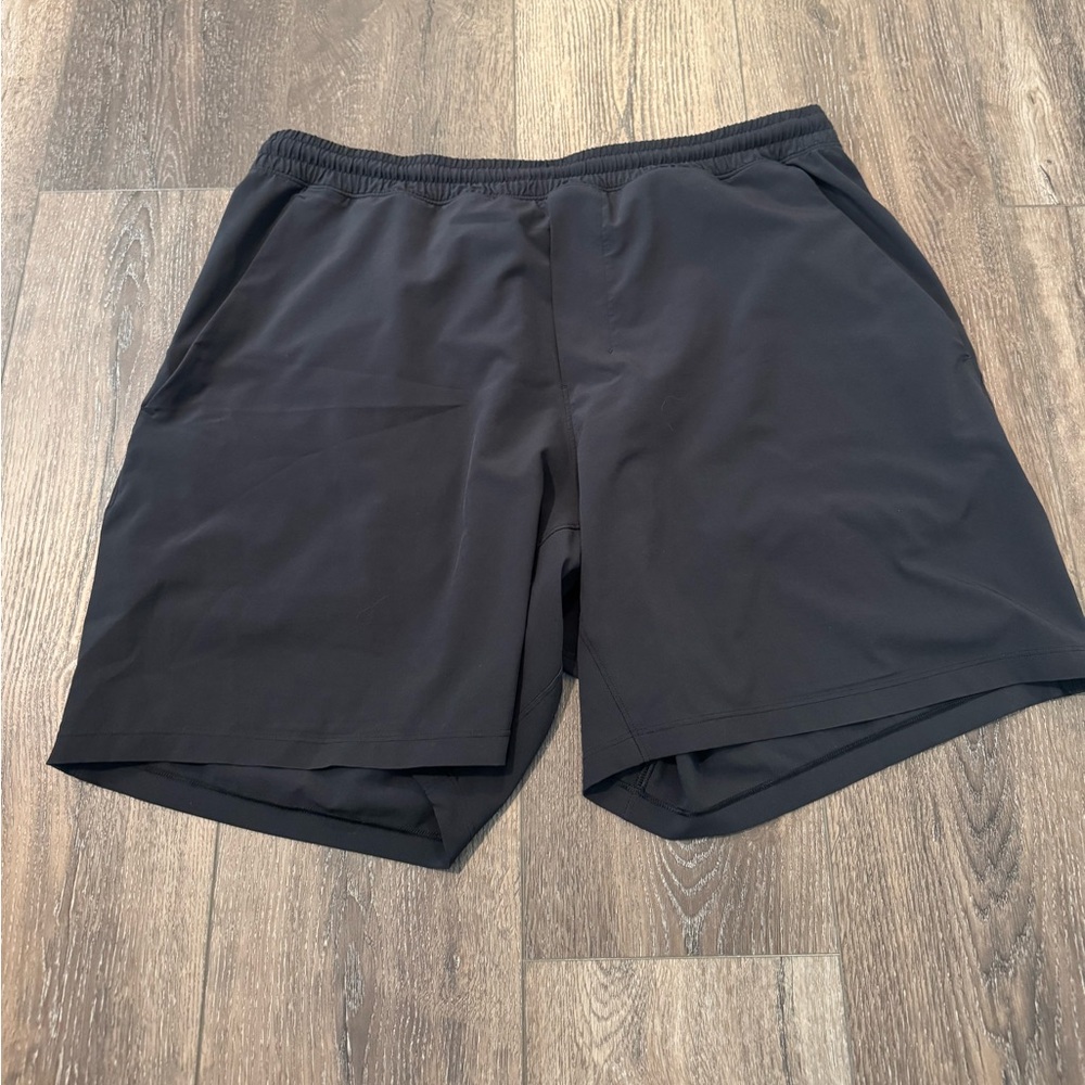 Men’s Lululemon linerless Pace Breaker 7” inseam size XL